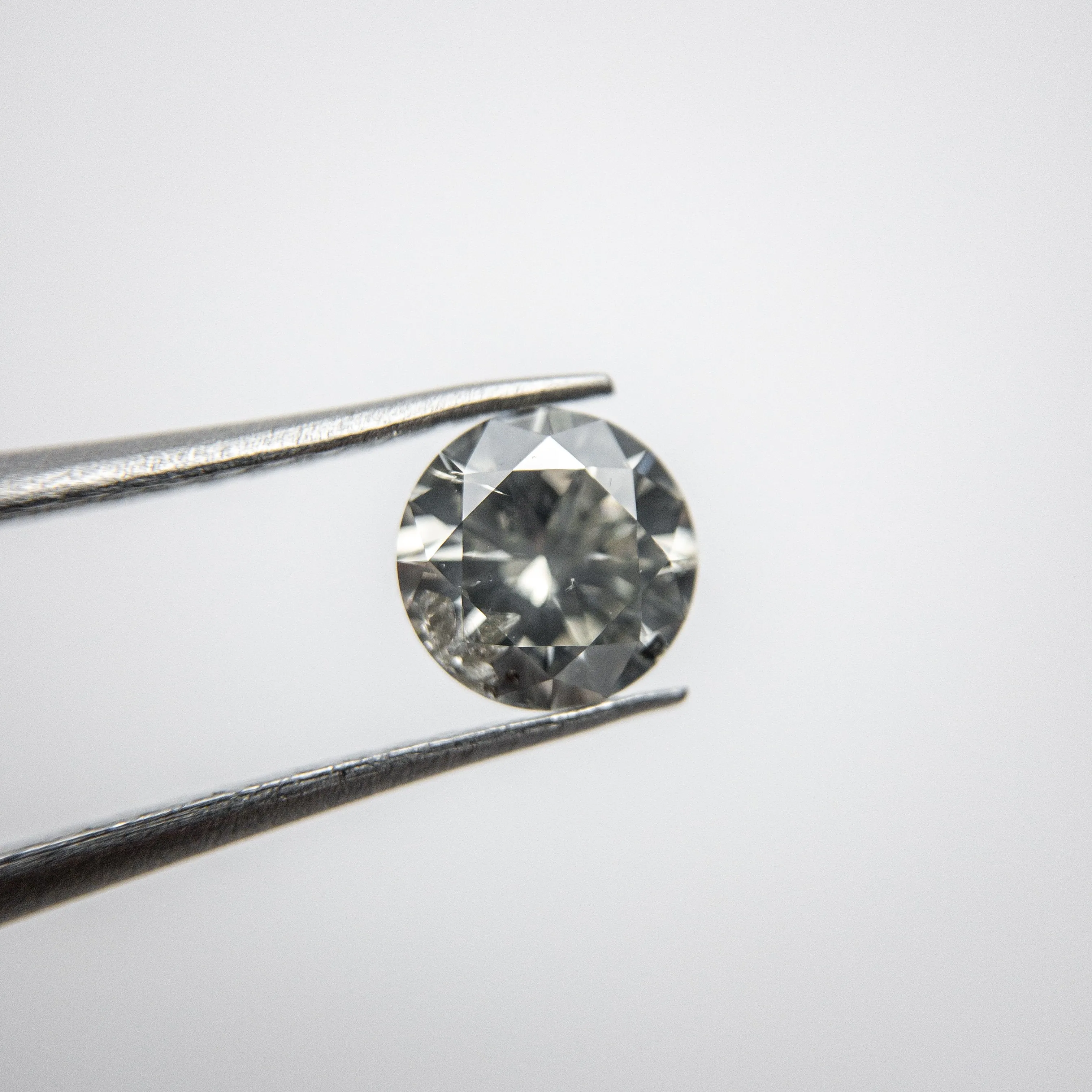 0.57ct 5.27x5.25x3.19mm Fancy Grey Round Brilliant 18273-06