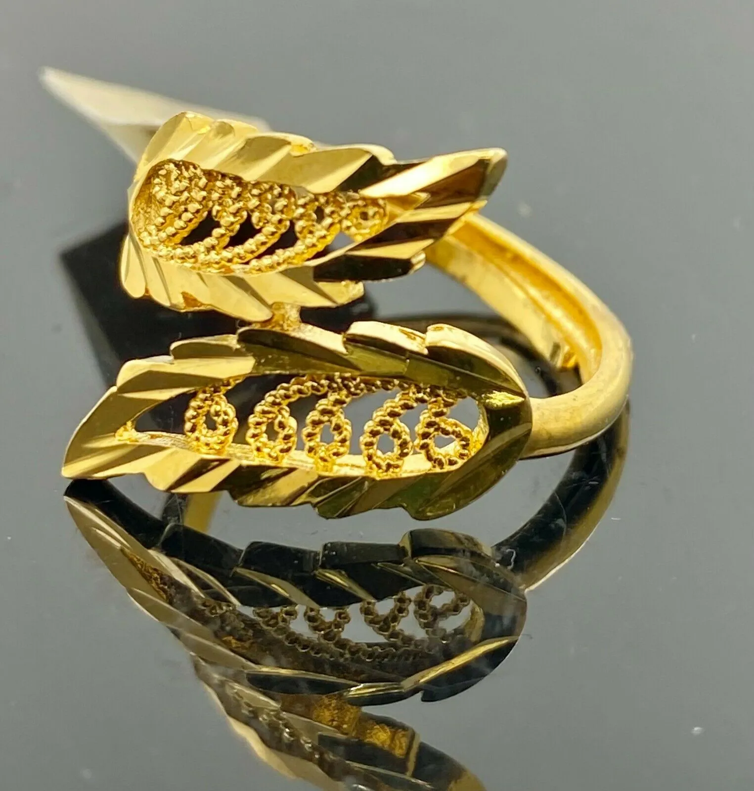 22k Ring Solid Gold ELEGANT Filigree Leaf Design Ladies Band r2398