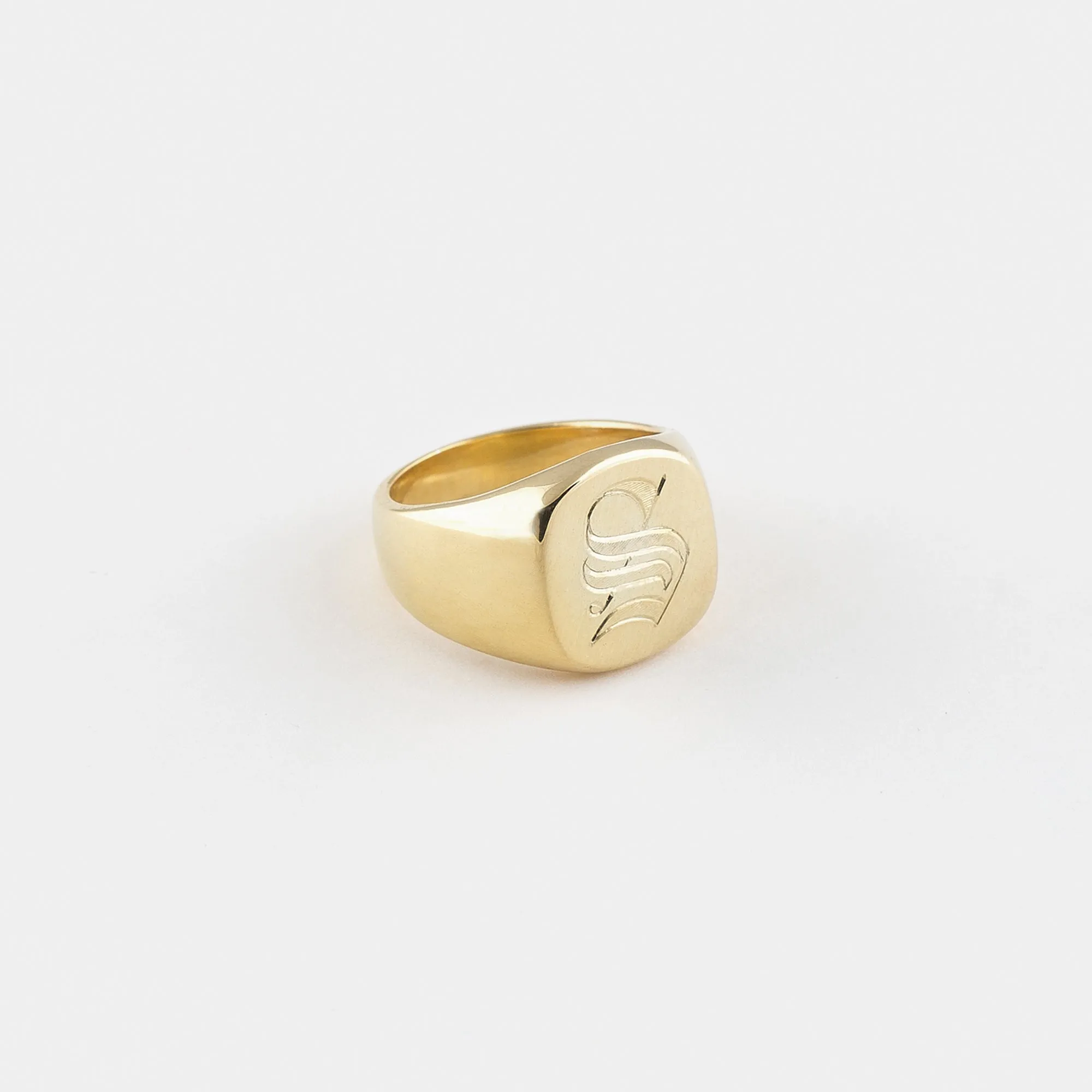 Bold Signet Ring in Gold