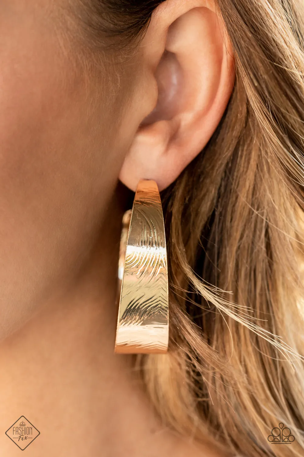 Curve Crushin - Gold Hoop Earring