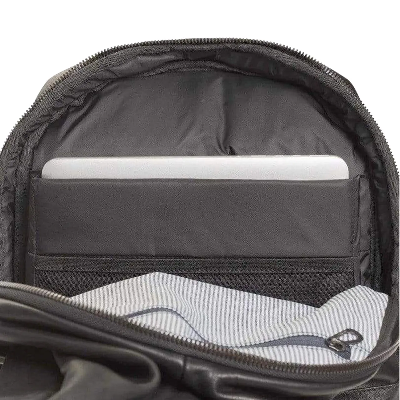 côte&ciel Isar Medium Alias Backpack (Black)