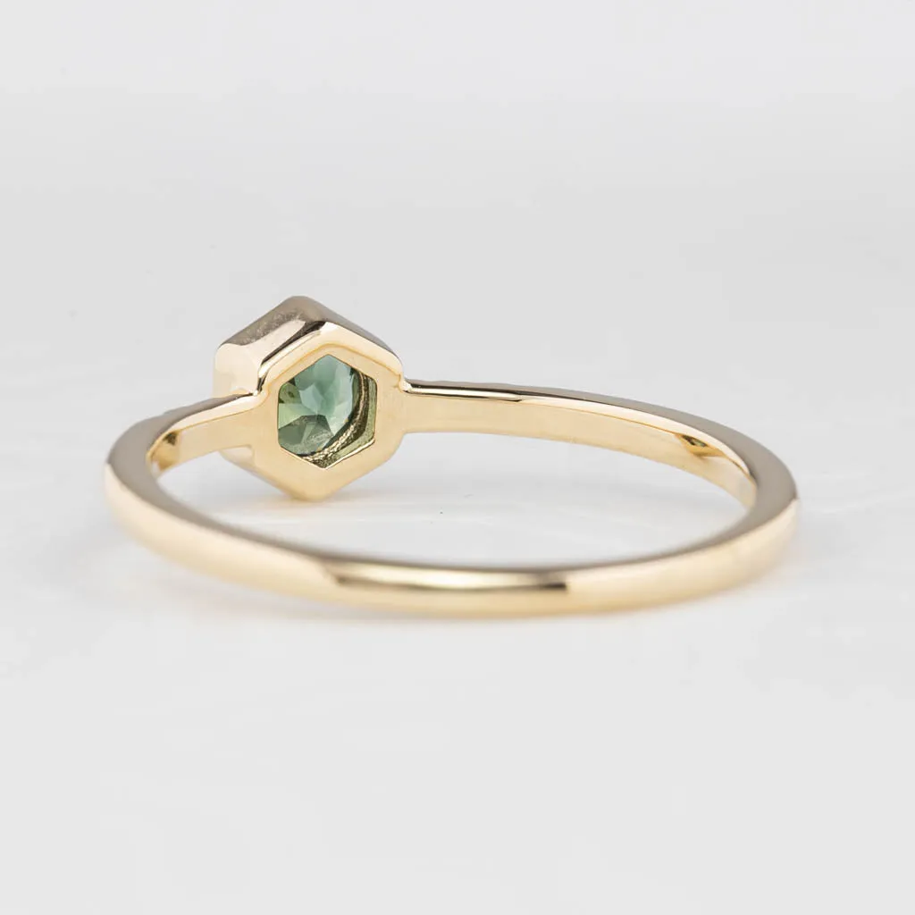 Grace Ring 4.5mm 0.40ct Green Queensland Sapphire 14K Yellow Gold