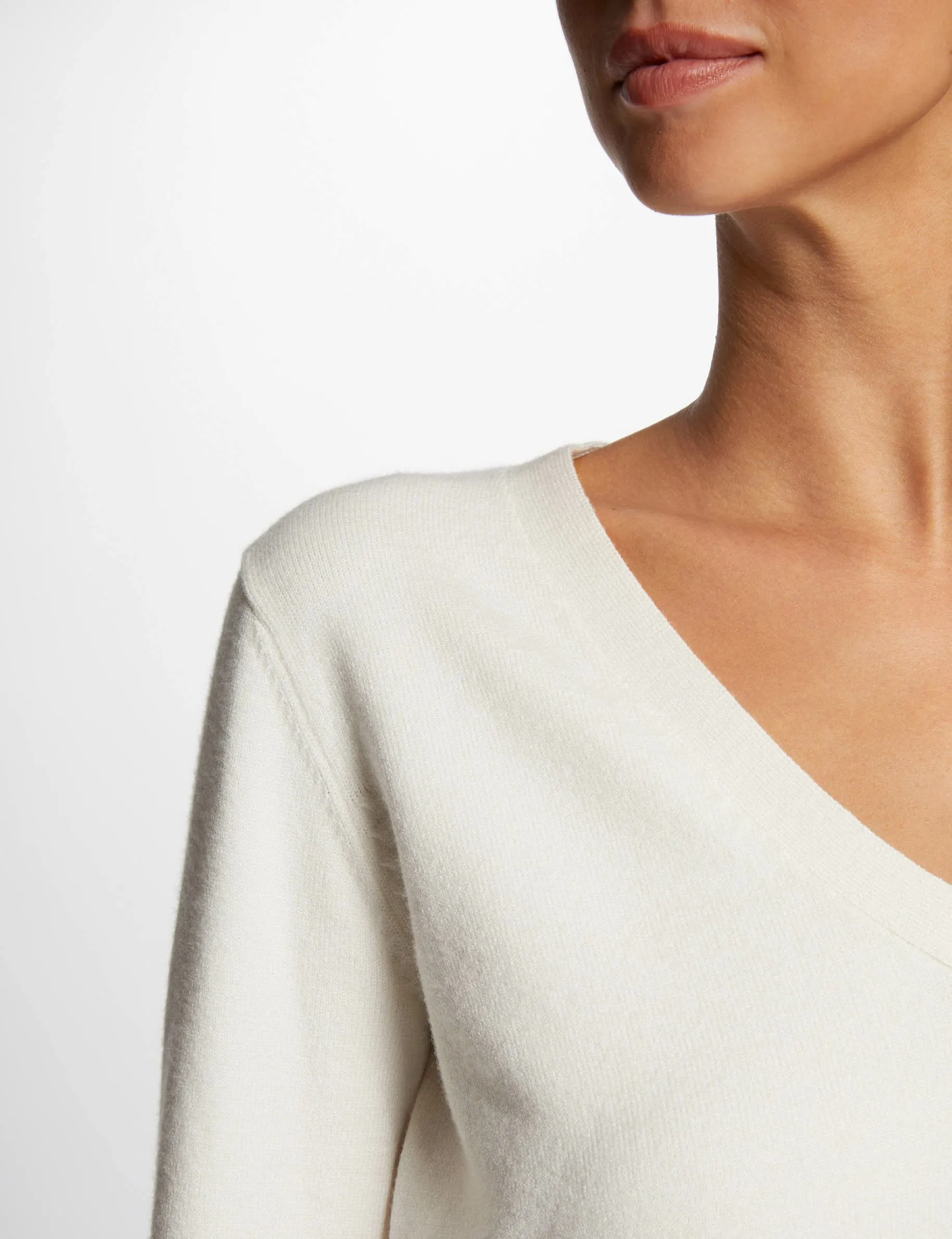 Long-sleeved jumper V-neck ivory women