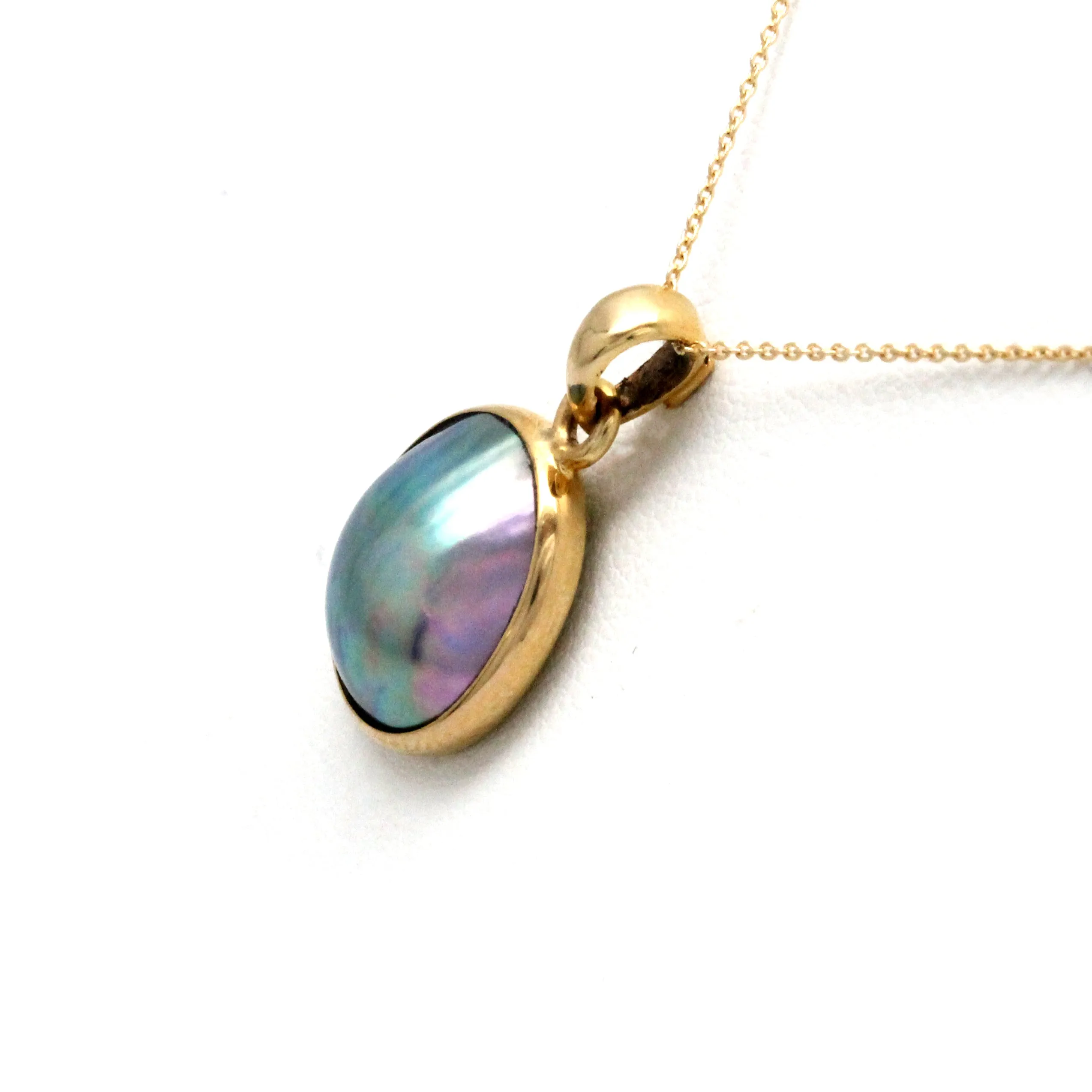 Lustrous green/pink Cortez Mabe Pearl Pendant in 14K Yellow Gold