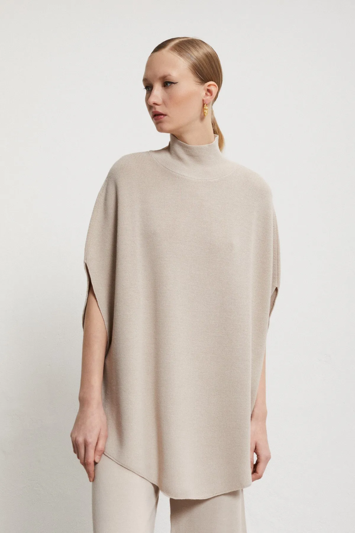 Wool blend jumper with sleeves with slits